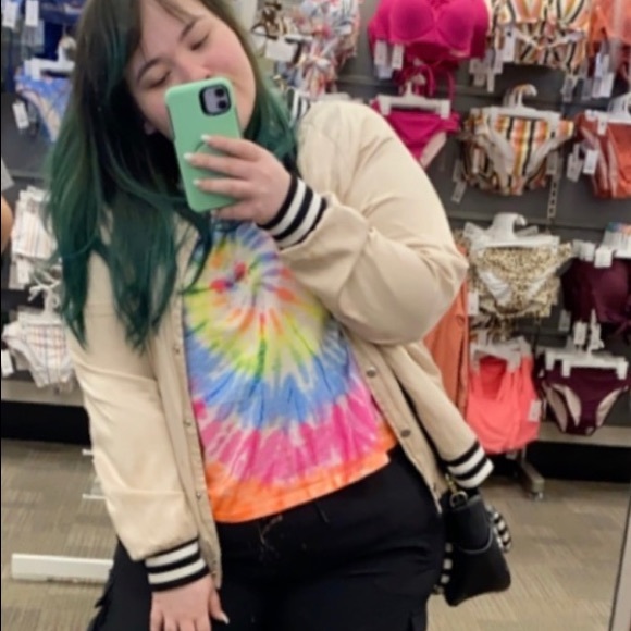 Meet your Posher, Marissa - Picture 2 of 2